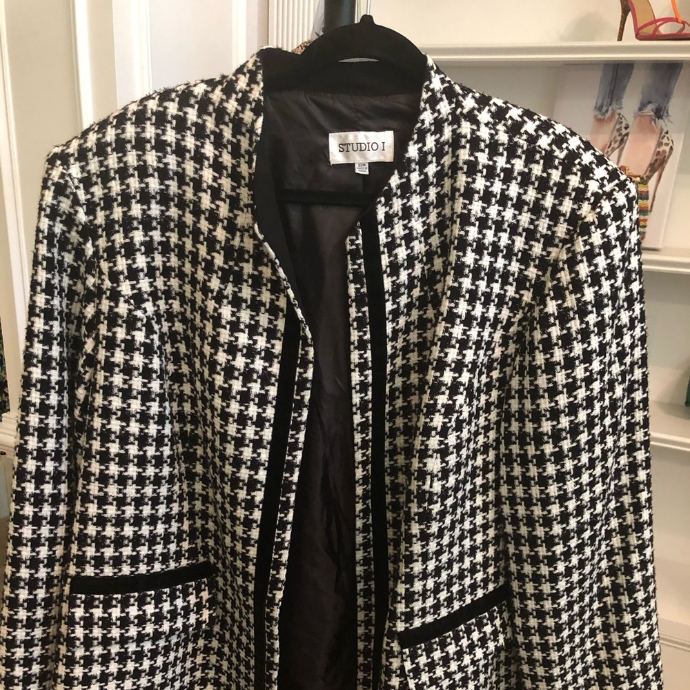 Houndstooth, velvet trim blazer